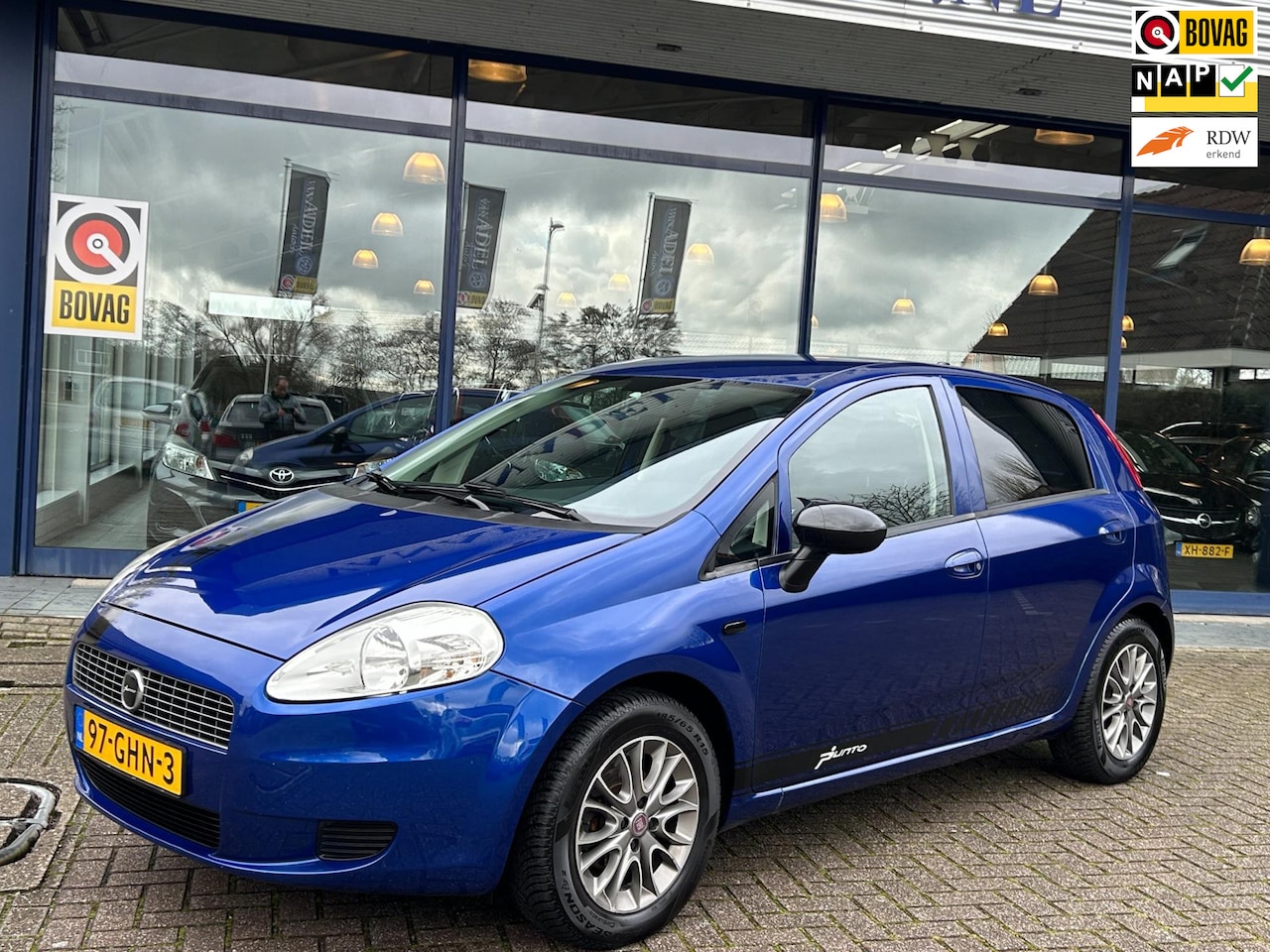 Fiat Grande Punto - 1.2 Active 5Drs Airco Elek.Pakket Multimedia LM Velgen Trekhaak NAP NL-Auto Nette Staat! - AutoWereld.nl