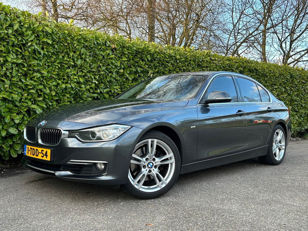 BMW 3-serie - 328i High Executive Automaat | Leder | Navi | Stuur-/Stoelverwarming | Clima | 18" Velgen - AutoWereld.nl