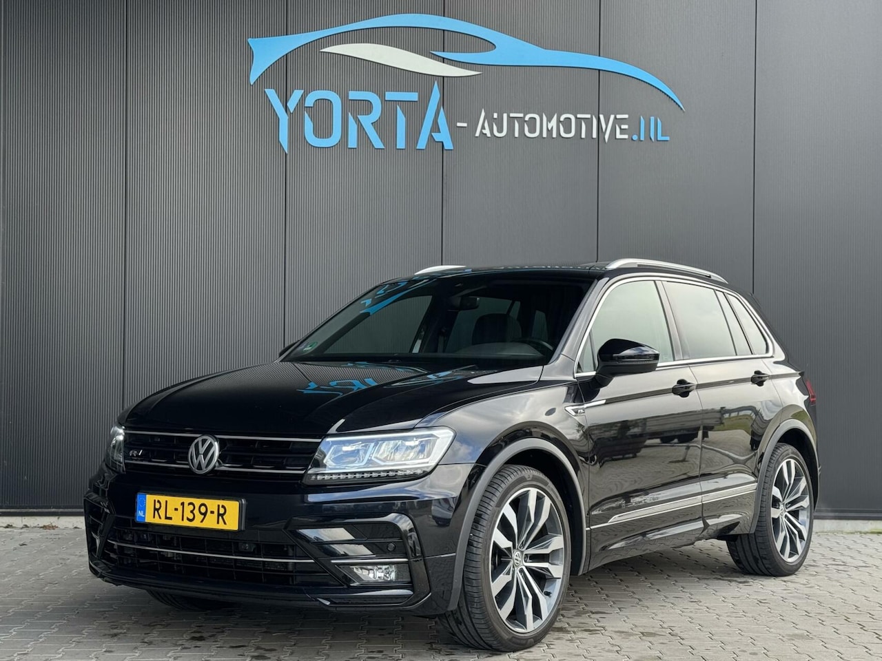 Volkswagen Tiguan - 1.4 TSI 3x R Line AUTOMAAT PANO*ELEK.HAAK - AutoWereld.nl