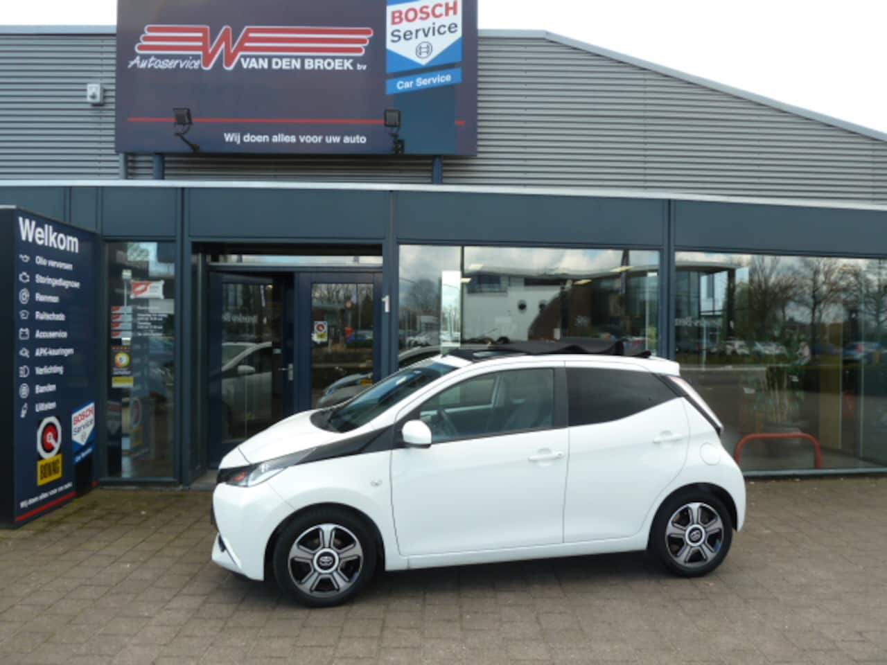 Toyota Aygo - 1.0 VVT-i 69pk 5D x-pose CABRIO - EERSTE EIG.. - AutoWereld.nl