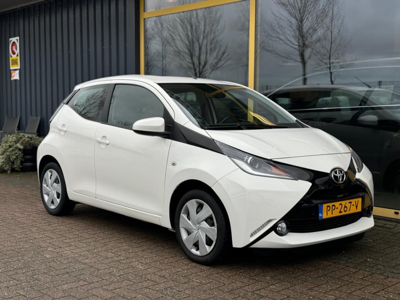 Toyota Aygo - 1.0 VVT-i x-play 1.0 VVT-i x-play - AutoWereld.nl