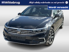 Volkswagen Passat Variant - 1.4 TSI PHEV 218PK GTE / Panoramadak / Trekhaak Elek / Half Leder-Alcantara / LED Matrix P