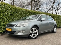 Opel Astra - 1.6 Edition | Navi | Airco | 17" Velgen | Trekhaak | PDC |