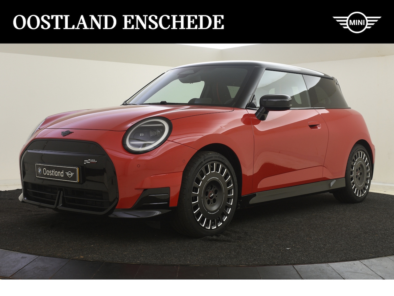 MINI Cooper - Hatchback E / JCW / Pakket M / 18 inch JCW Lap Spoke 2-tone - AutoWereld.nl