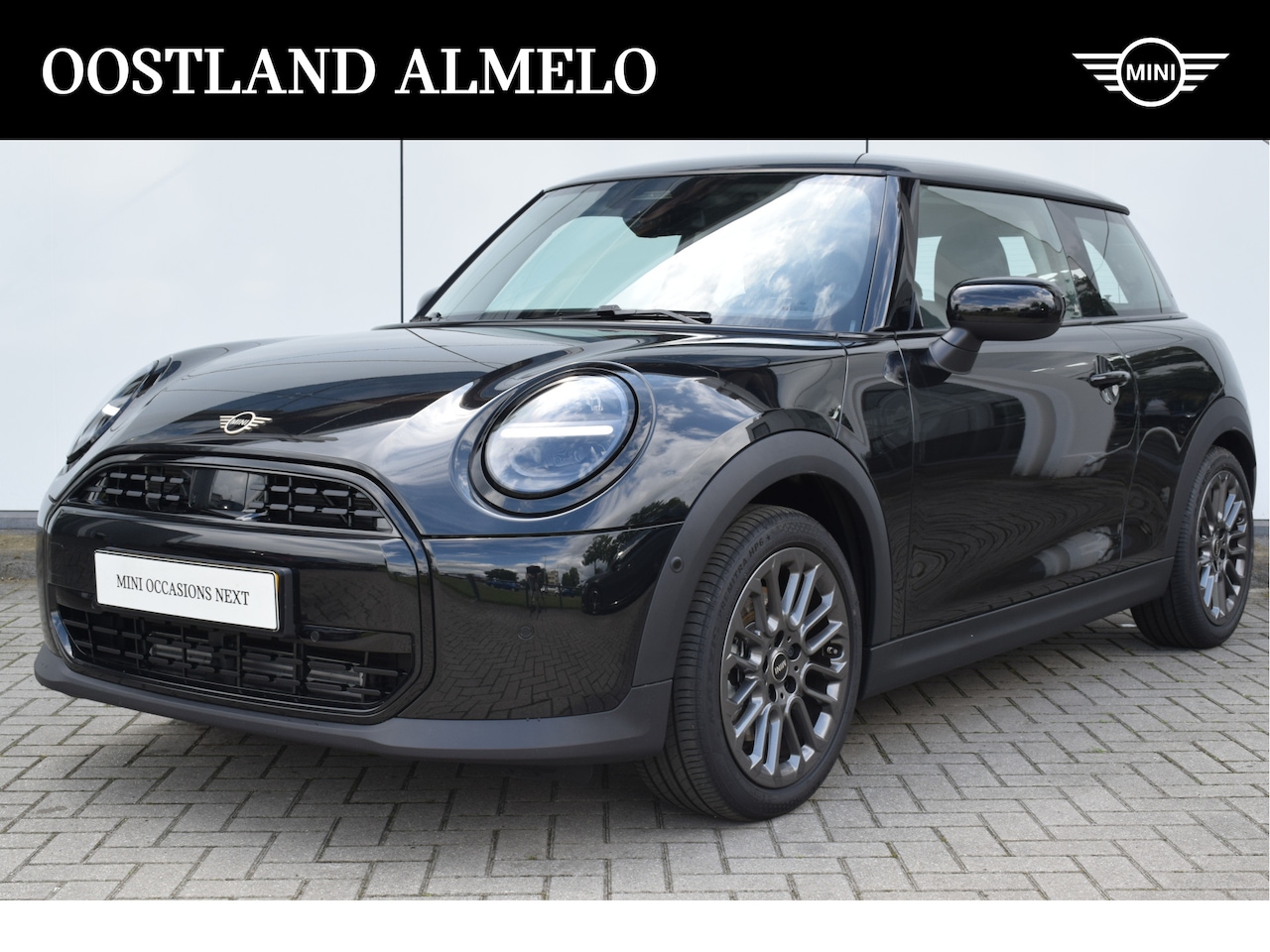 MINI Cooper - Hatchback C Essential Automaat / LED / Parking Assistant / Stoelverwarming - AutoWereld.nl