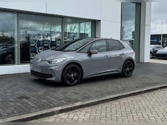 Volkswagen ID.3 - Black Edition 52 kWh accu, 125 kW / 170 pk Hatchba | 19" Lichtmetalen Velgen | Parkeersens