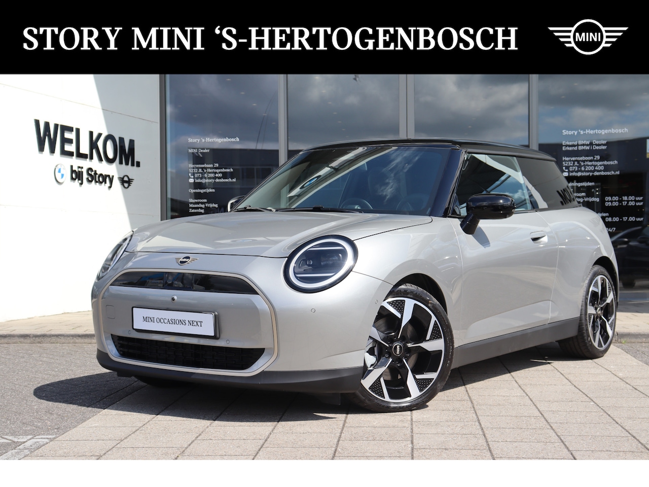 MINI Cooper - Hatchback E Favoured Trim 40.7 kWh / Panoramadak / LED / Comfort Access / Harman Kardon / - AutoWereld.nl