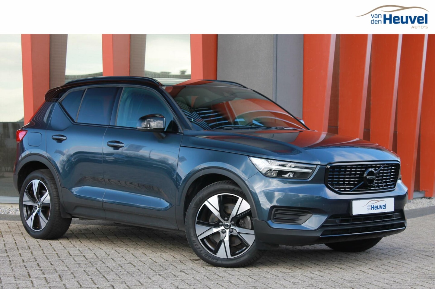 Volvo XC40 - T5 Recharge R-Design | Parkeercamera | Keyless | Glossy black - AutoWereld.nl