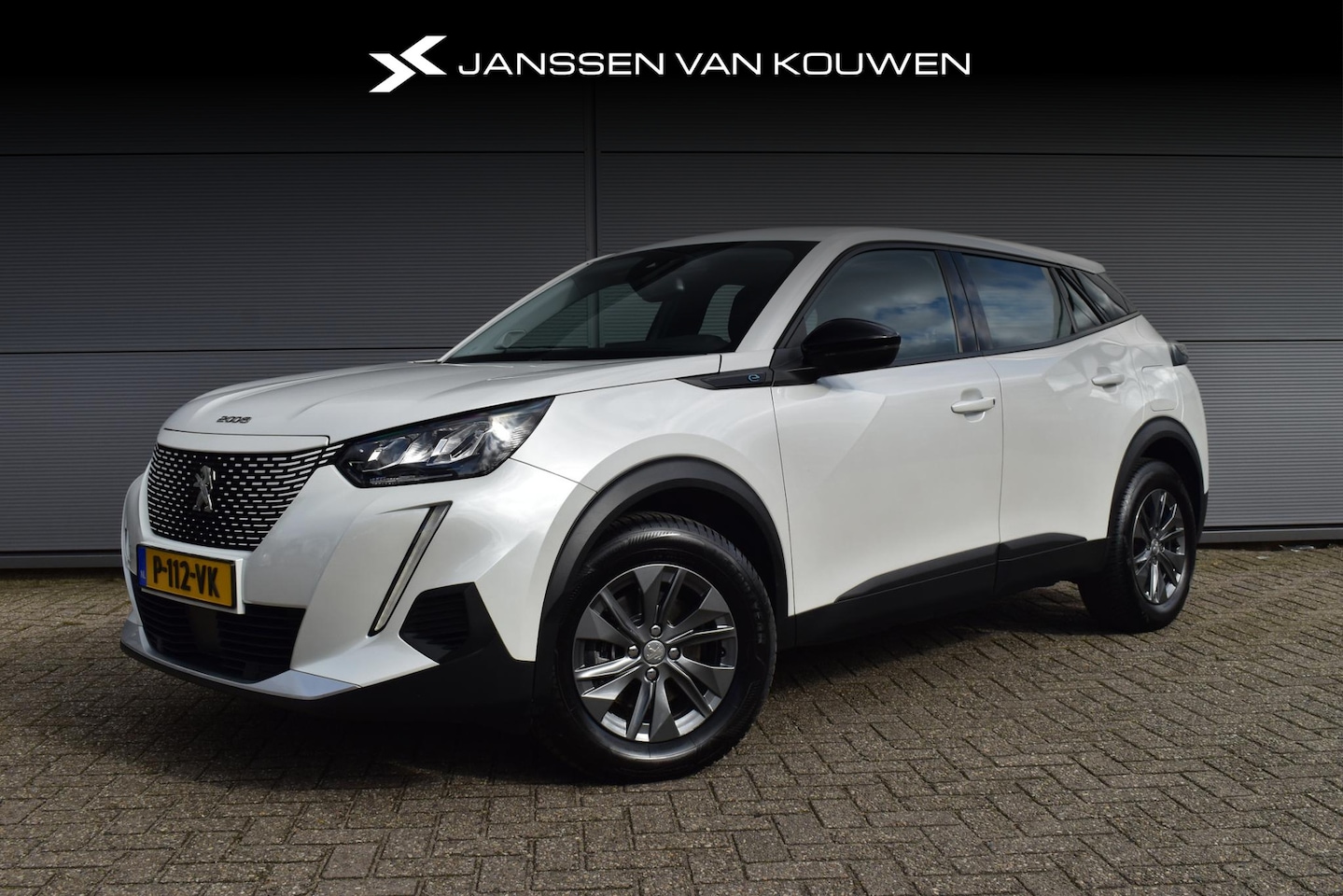 Peugeot e-2008 - EV Active Pack 50 kWh 3-Fasen Navigatie Clima 16" SOH 92% - AutoWereld.nl