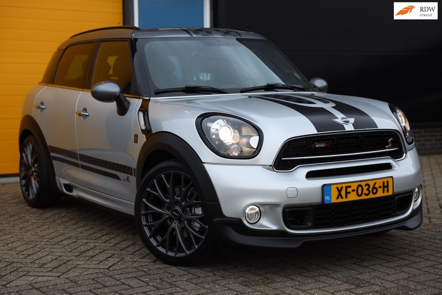 MINI Countryman - Mini 1.6 Cooper S ALL4 JCW Pakket / Leder / Navi / HK / Ecc / Elek Pakket / Xenon / Pdc / - AutoWereld.nl