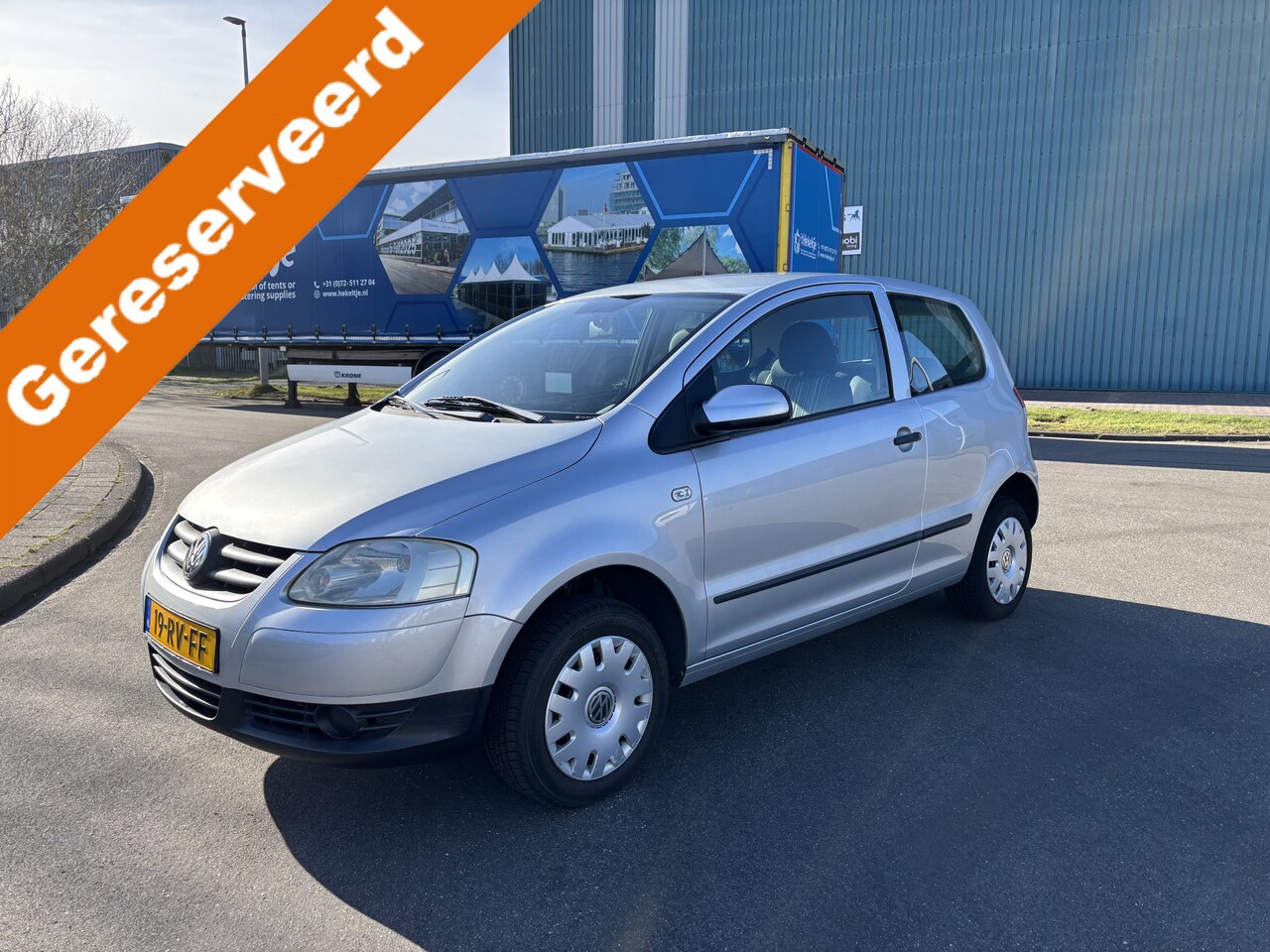 Volkswagen Fox - 1.4-16V Trendline 75 PK. Mooie en als nieuw rijdende auto !!! Slechts 83.000 KM !! - AutoWereld.nl