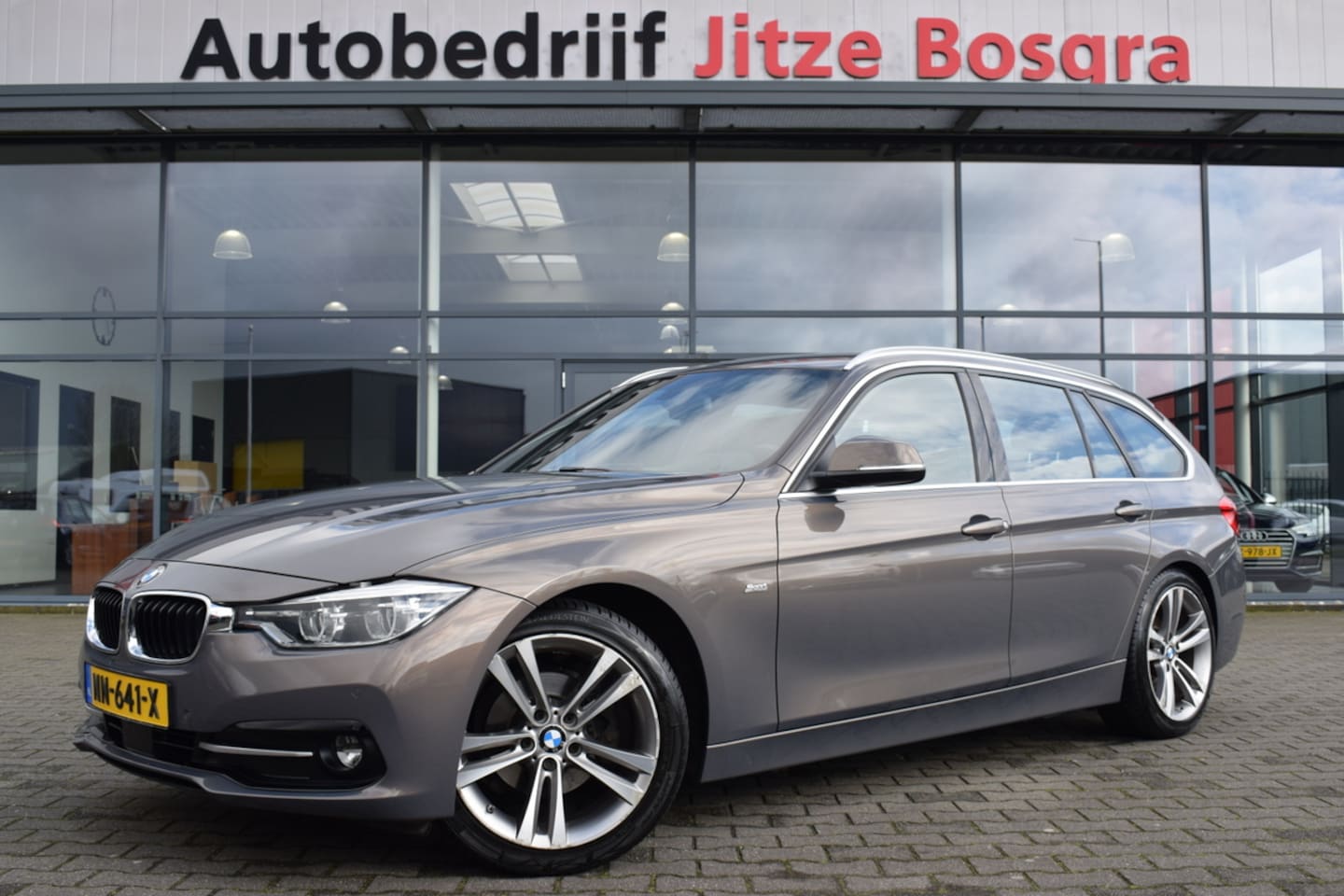 BMW 3-serie Touring - 320D Automaat High Executive Sport Bruin Leder | LED | Adap. Cruise | Full Map Navi | 18 I - AutoWereld.nl