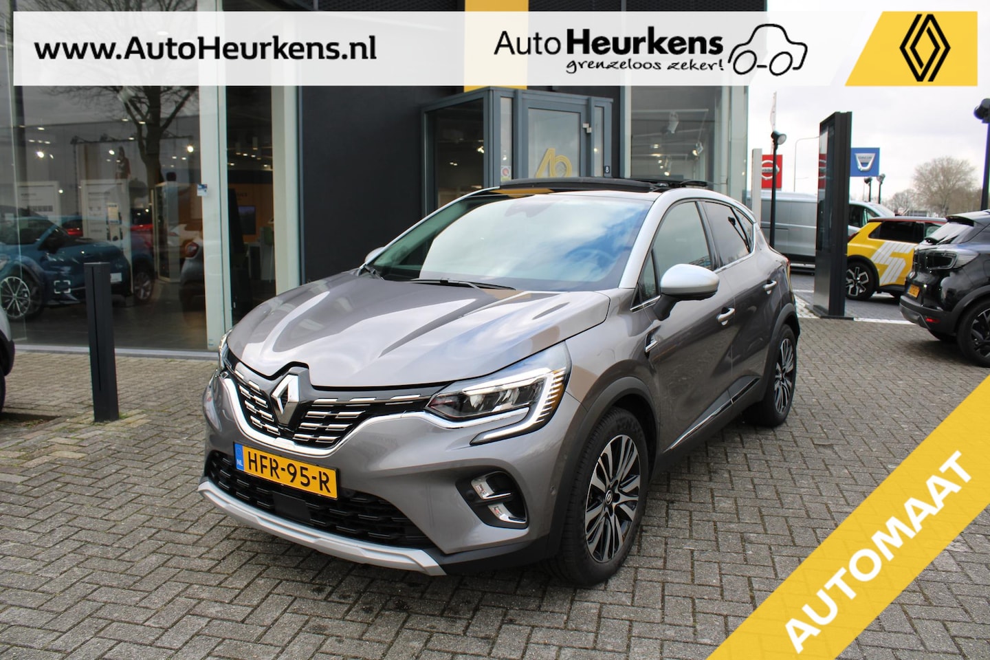 Renault Captur - 1.6 E-Tech Hybrid 145 Iconic l AUTOMAAT l Elektrisch panormadak l lederen bekleding - AutoWereld.nl