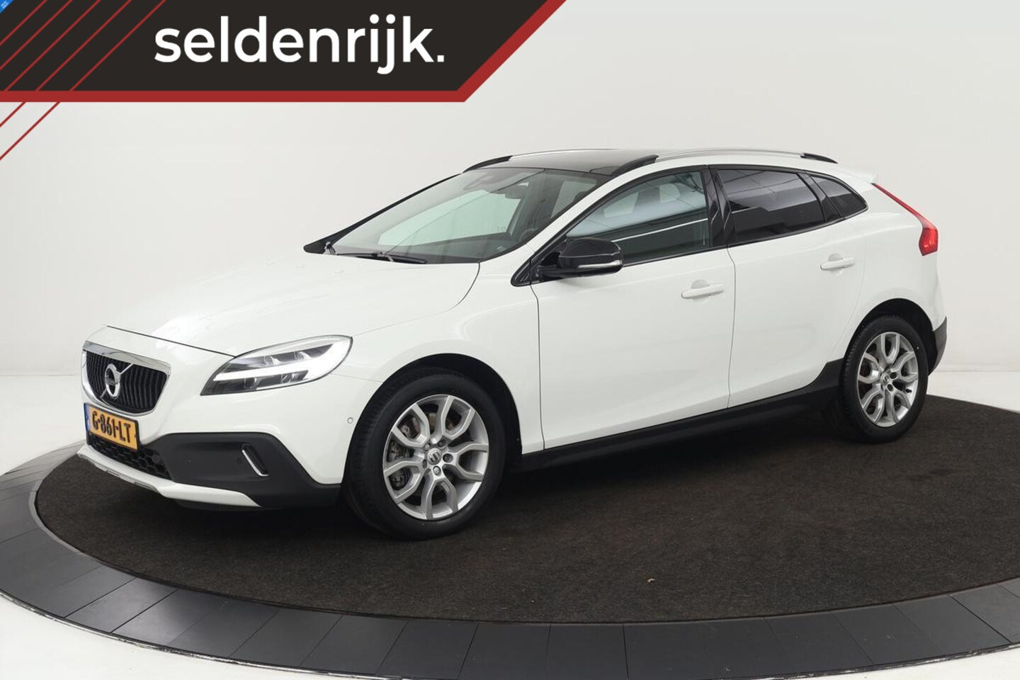 Volvo V40 Cross Country - 1.5 T3 Polar+ Luxury | Panoramadak | Leder | Trekhaak | Stoelverwarming | Camera | Harman/ - AutoWereld.nl