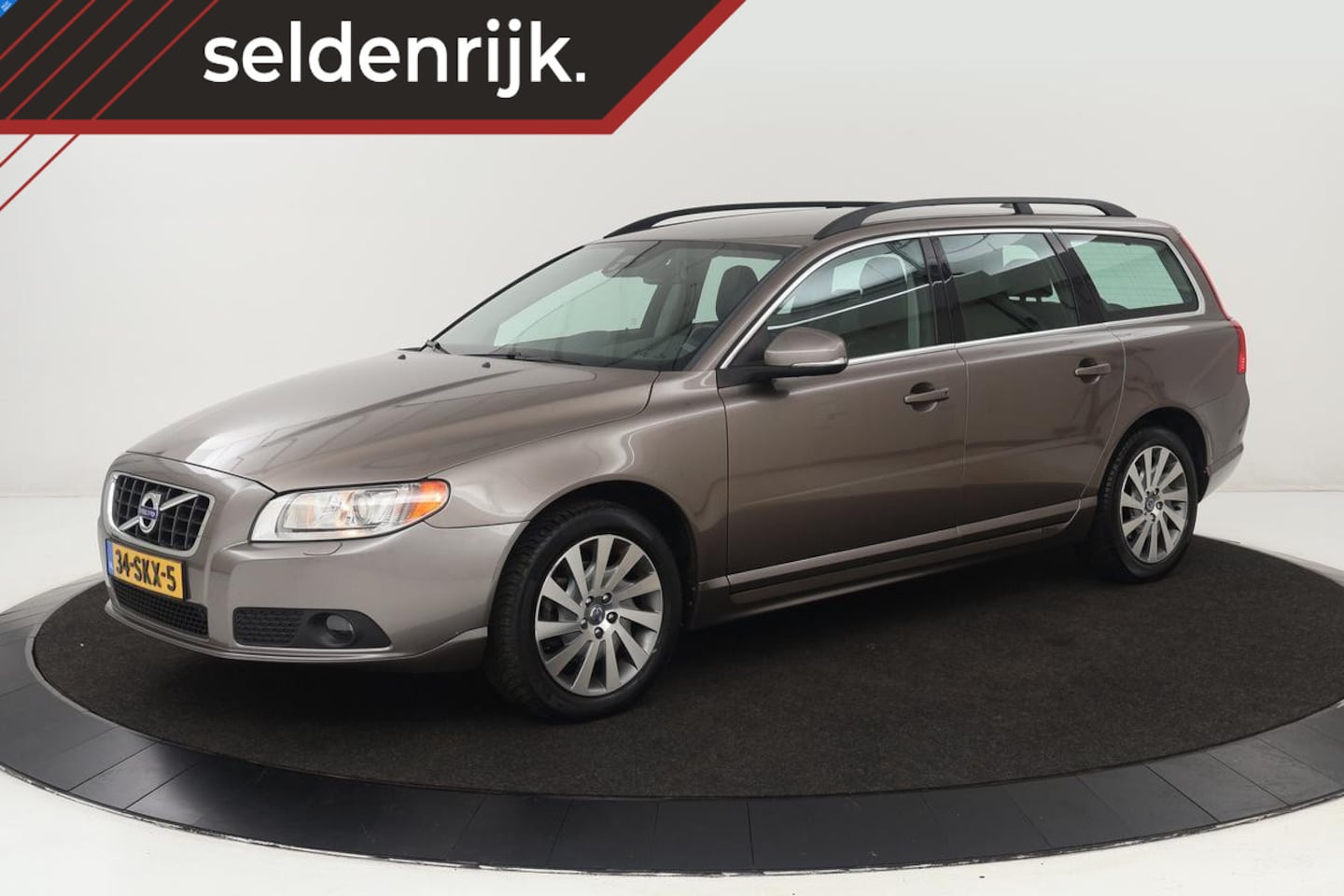 Volvo V70 - 1.6 T4 Limited Edition | Leder | Trekhaak | Stoelverwarming | Xenon | Navigatie | Bluetoot - AutoWereld.nl