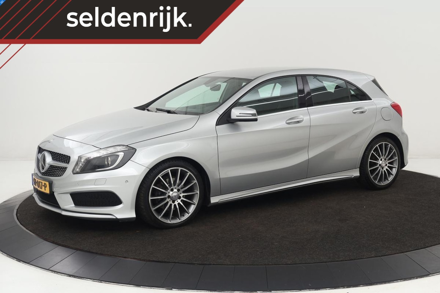 Mercedes-Benz A-klasse - 180 AMG | Xenon | Navigatie | Leder/Alcantara | Park Assist | Cruise control | Airco | Spo - AutoWereld.nl