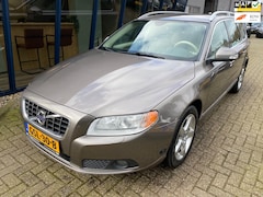 Volvo V70 - 2.5FT Summum 230PK Automaat LEER / PDC / TREKHAAK