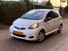 Toyota Aygo - 1.0-12V Now // NETTE AUTO // 2E EIGENAAR // RIJD SCHAKELT FIJN