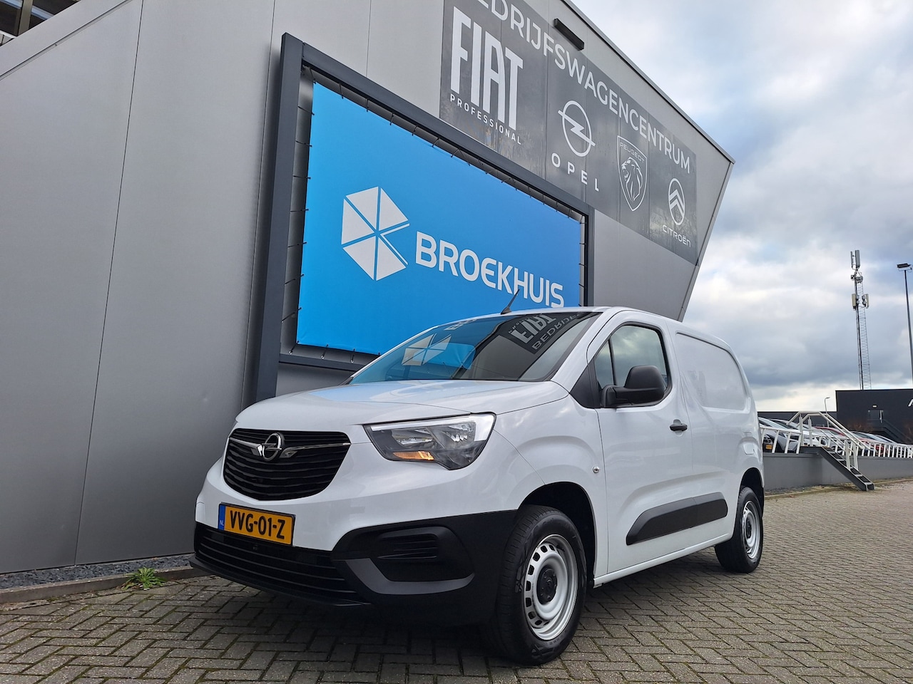 Opel Combo - 1.5D 100pk L1 Standaard | Navigatie | Parkeersensoren | Apple Carplay/Android Auto | Airco - AutoWereld.nl