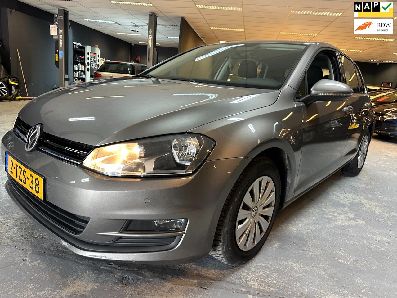 Volkswagen Golf - 1.6 TDI BlueMotion DSG Automaat NAP APK NL - AutoWereld.nl