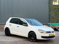 Volkswagen Golf - 1.6 TDI Trendline Automaat/Zwarte Hemel/Navi/Airco/Trekhaak/Nap/Boekjes