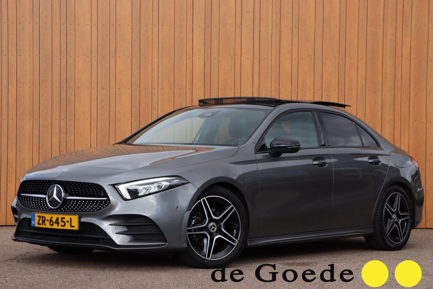 Mercedes-Benz A-klasse - 200 AMG Night Up Premium Plus org. NL-auto el.trekhaak schuifdak leer+vw - AutoWereld.nl