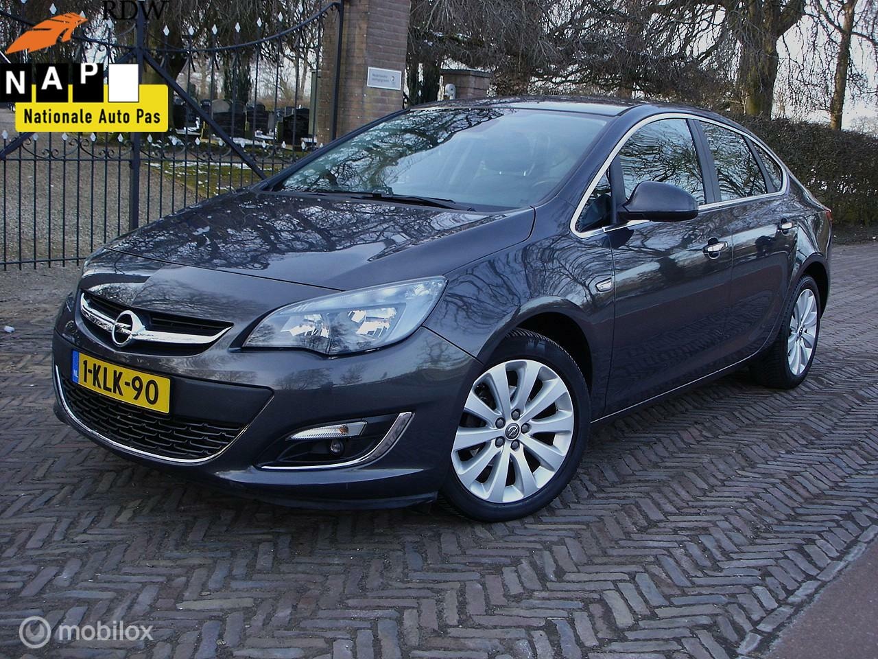 Opel Astra - 1.4 Turbo Cosmo Sedan (Bj 2013) Clima|Cruis|Navi - AutoWereld.nl