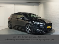 Ford Focus - 2.0 ST-2 Recardo | Navig | SONY | BULLX uitlaat | Half Leer