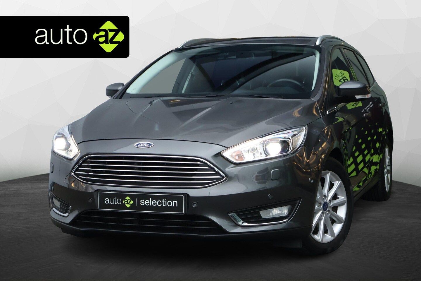 Ford Focus Wagon - 1.5 Titanium / Camera / Stoelverwarming / Trekhaak - AutoWereld.nl