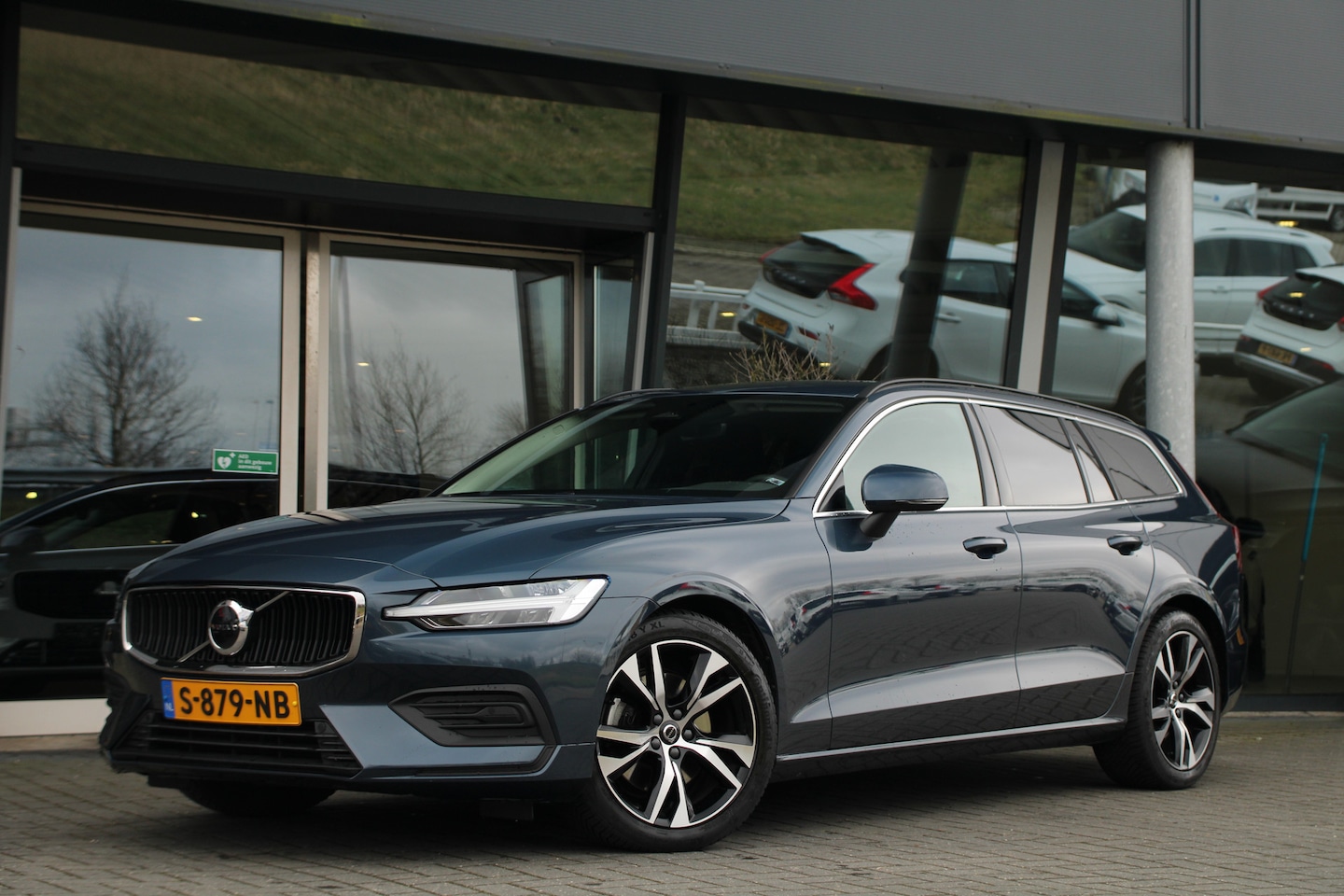 Volvo V60 - Volvo V60 B4 Core | Adaptive Cruise | Stuur/Stoelverwarming | Camera | 18-Inch | BLIS | Tr - AutoWereld.nl