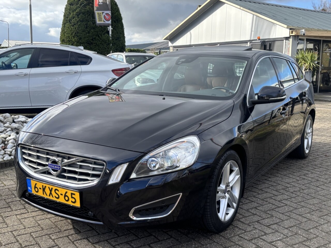 Volvo V60 - 1.6 Diesel Summum Schuifdak Xenon Leer - AutoWereld.nl