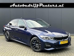 BMW 3-serie - 330i M Sport Leder LED HUD Sfeerlicht Stuurverwarming Carplay