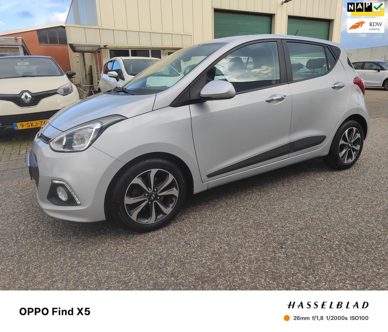 Hyundai i10 - 1.2i DynamicVersion luxe uitvoering - AutoWereld.nl