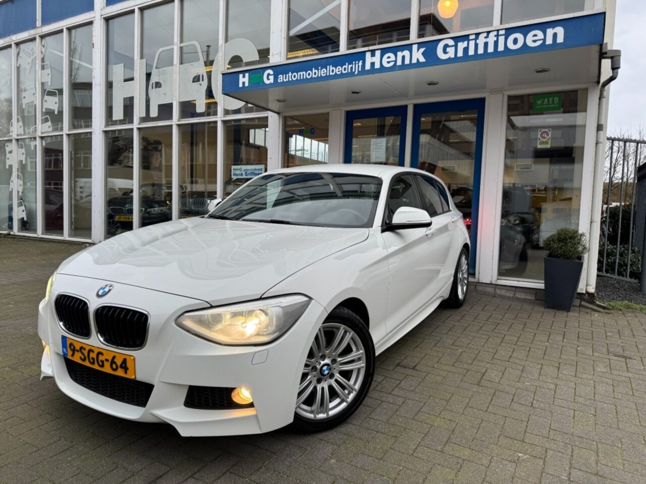 BMW 1-serie - 116i Executive Msport I Automaat I Climate contr. I Xenon I USB - AutoWereld.nl