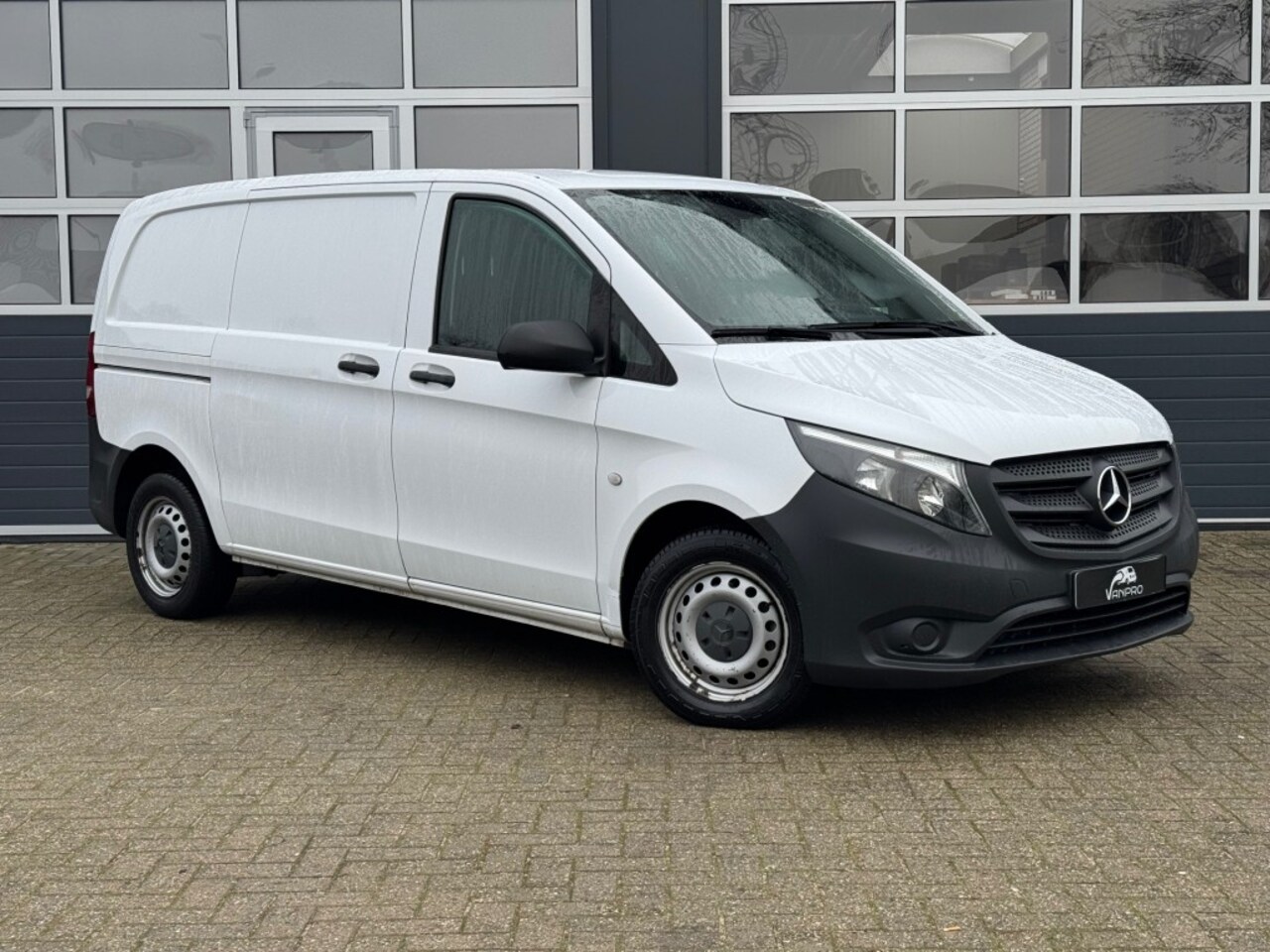 Mercedes-Benz Vito - 109 CDI L1 EURO 6 / Navi / Airco / Trekhaak - AutoWereld.nl