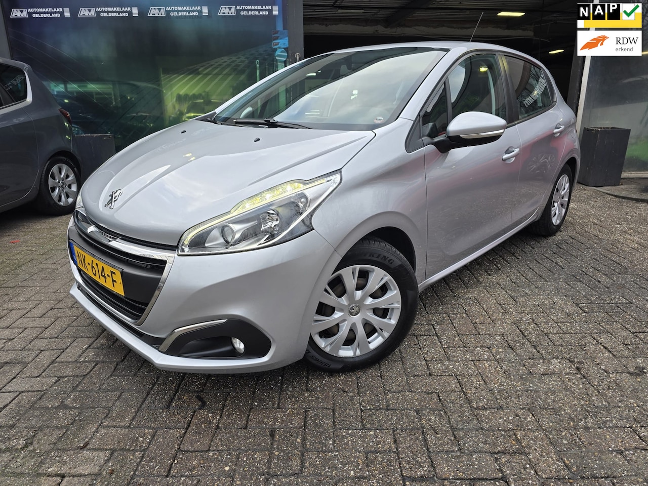 Peugeot 208 - 1.2 80 PK Blue Lion | 2E EIGENAAR | 12MND GARANTIE | NAVI | CRUISE | AIRCO | - AutoWereld.nl