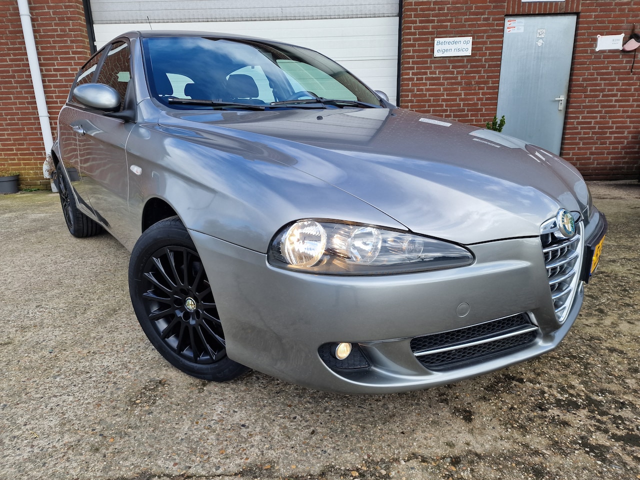 Alfa Romeo 147 - 1.6 T.Spark Veloce Distinctive In top staat  verkerende Alfa Romeo 147 1 6 16V Distinctive. Bjr 2007. 108.500km. Nap. Nie - AutoWereld.nl