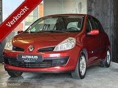 Renault Clio - 1.6-16V Dynamique • Automaat •