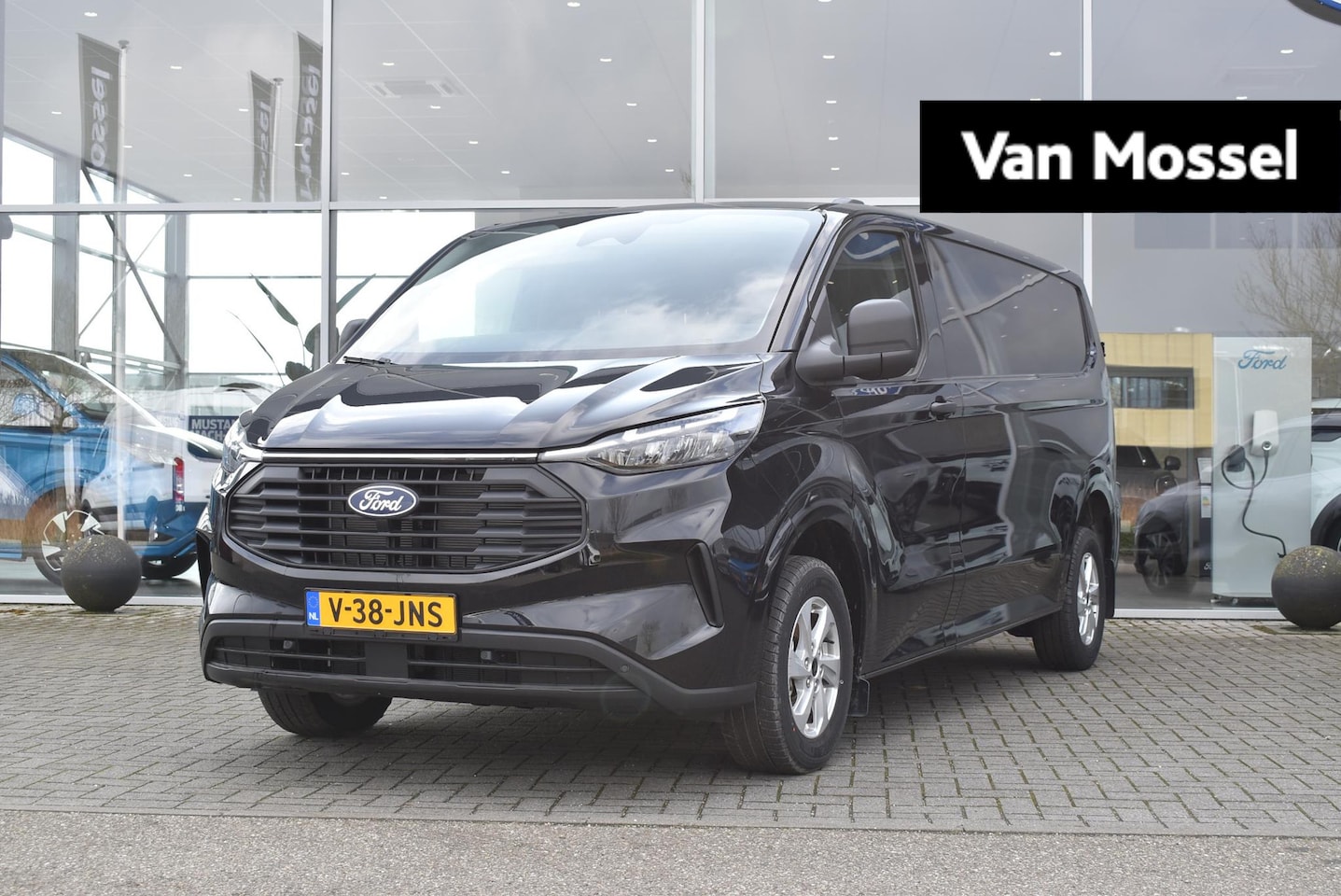 Ford Transit Custom - 320 2.0 TDCI L2H1 Trend | 400 W Omvormer | Driverassistance pack + Navigatie | Lichtmetale - AutoWereld.nl