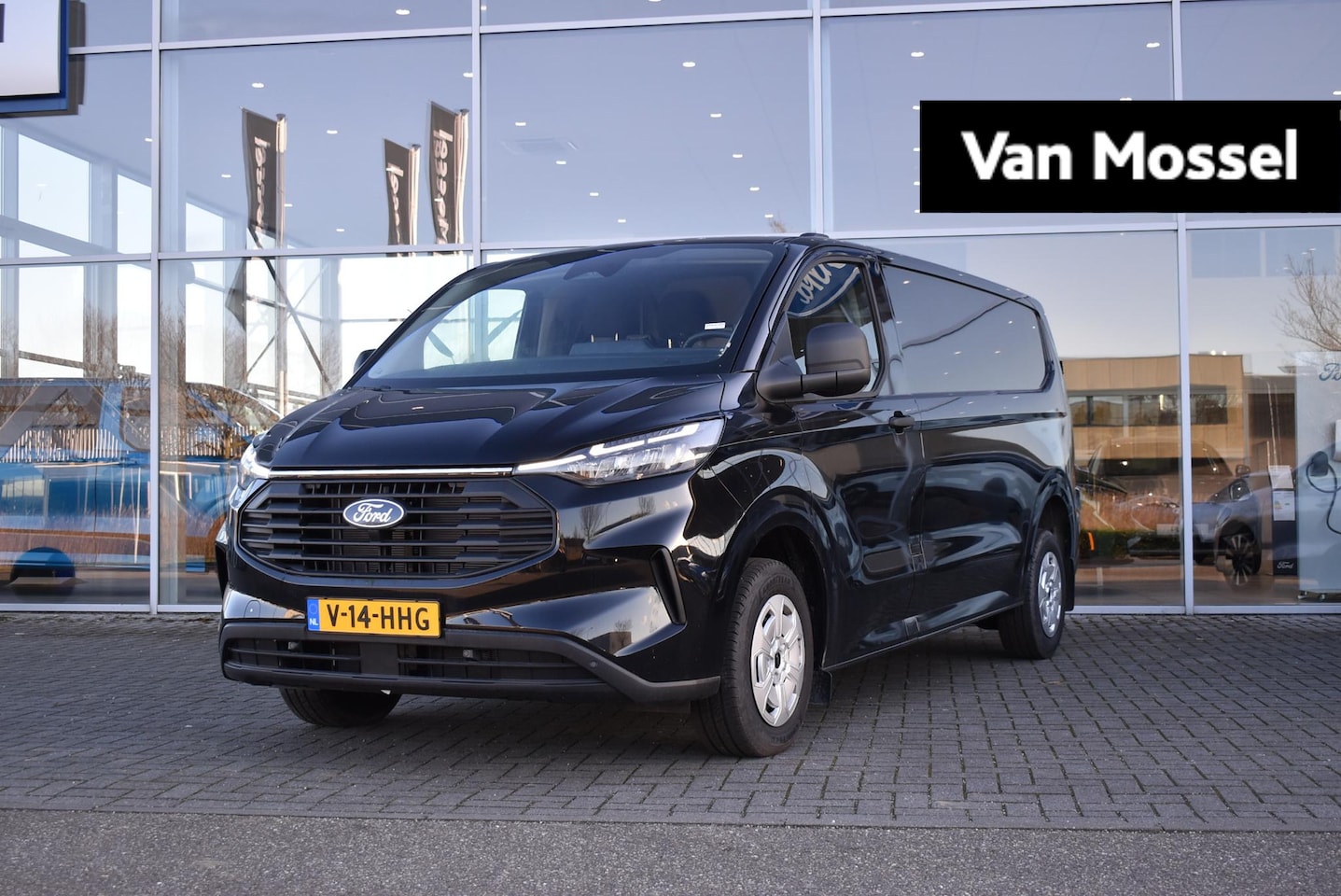 Ford Transit Custom - 320 2.0 TDCI L2H1 TREND 170 pk automaat 4X4 | Navigatie | Climatronic | Omvormer | LED kop - AutoWereld.nl