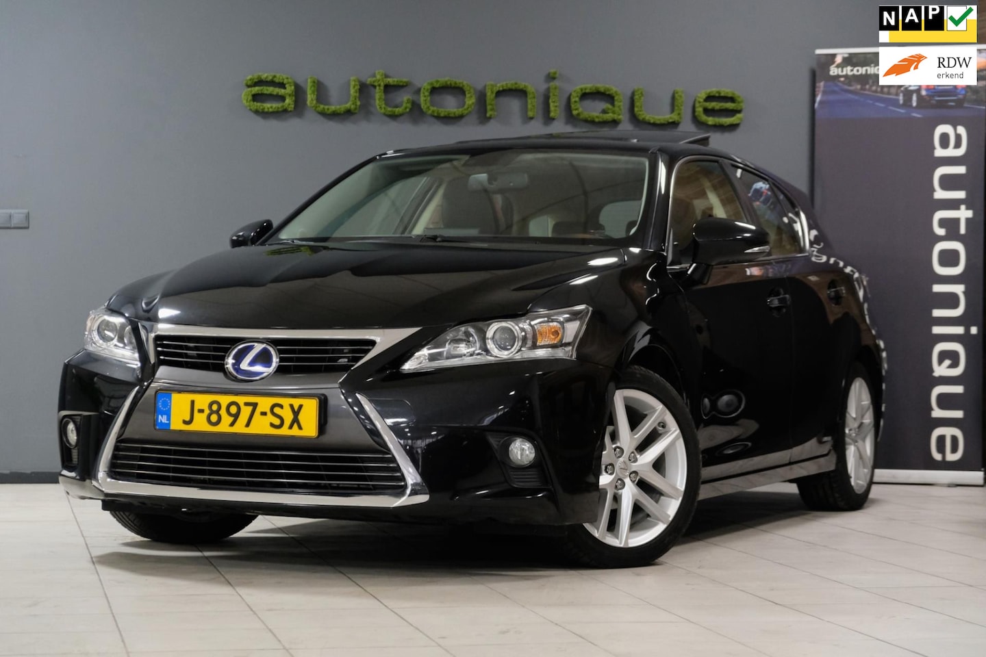 Lexus CT 200h - Executive |127.099km| Schuifdak/Leder/Camera COMPLEET DEALER ONDERHOUDEN - AutoWereld.nl