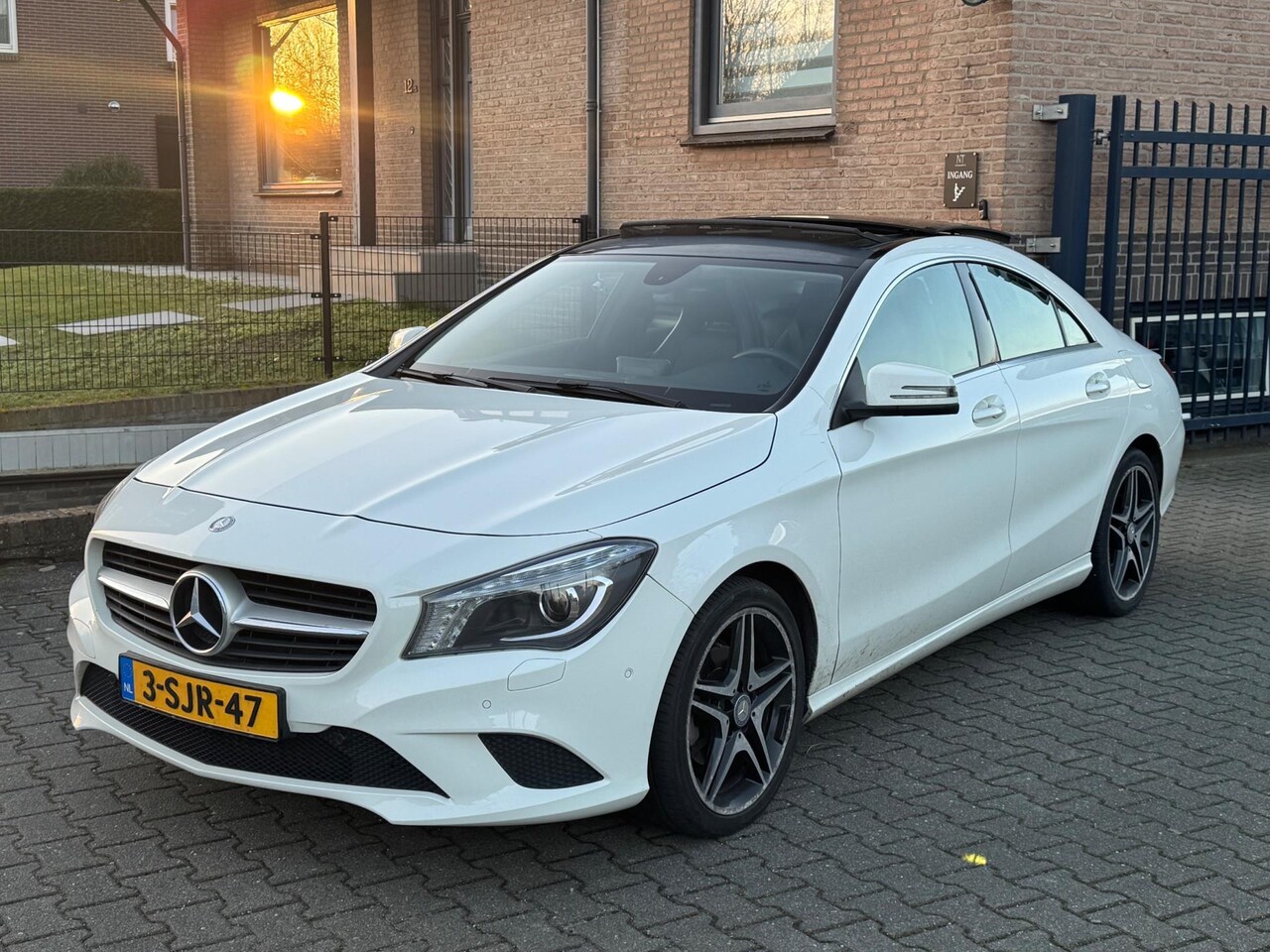 Mercedes-Benz CLA-Klasse - 180 Edition 1 Camera|Pano|Stoelverwarming| - AutoWereld.nl