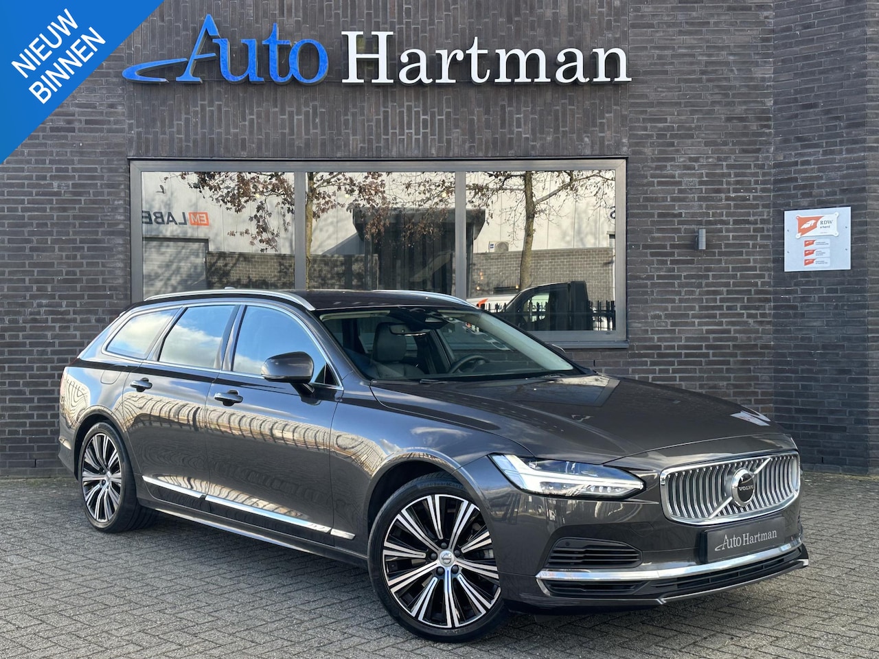 Volvo V90 - 2.0 T6 Plug-in hybrid AWD Plus Bright Harman Kardon | ACC | Leder | Stuurverwarming - AutoWereld.nl