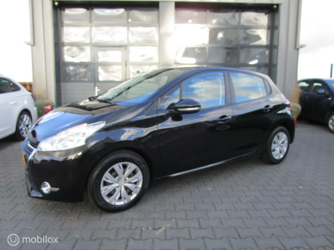 Peugeot 208 - 1.2 VTi Envy 5drs Climate Navigatie 1ste Eig - AutoWereld.nl