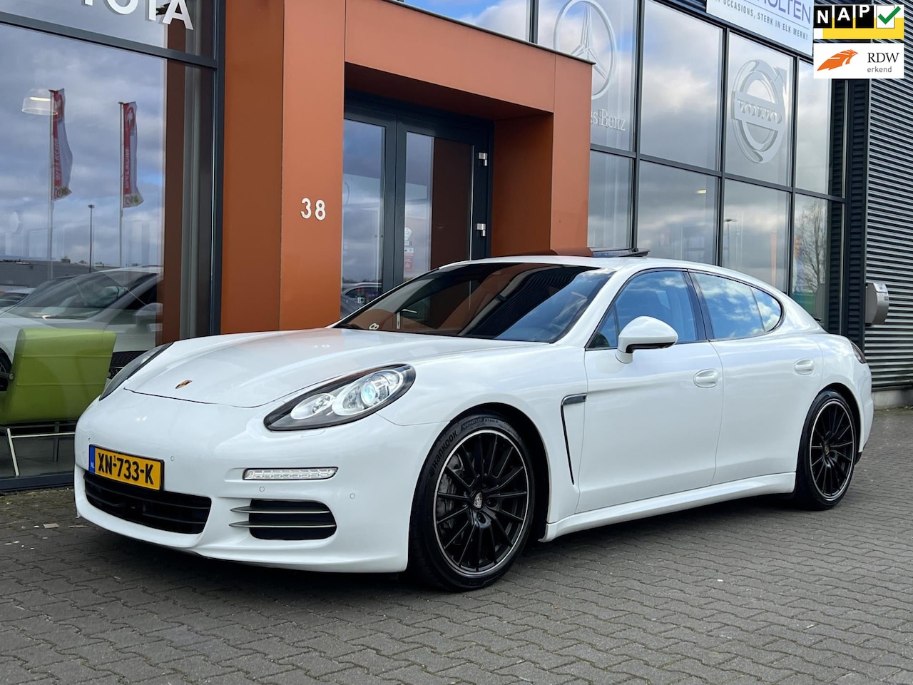 Porsche Panamera - 3.6 Luchtvering|softclose|Xenon|Schuifdak - AutoWereld.nl