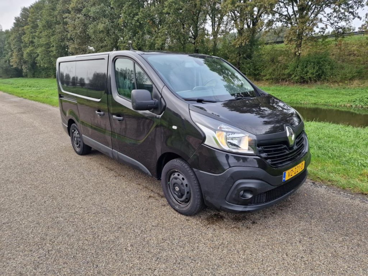 Renault Trafic - 1.6 dCi T27 L1H1 Luxe NAV*Cruise*Camera*Inrichting - AutoWereld.nl