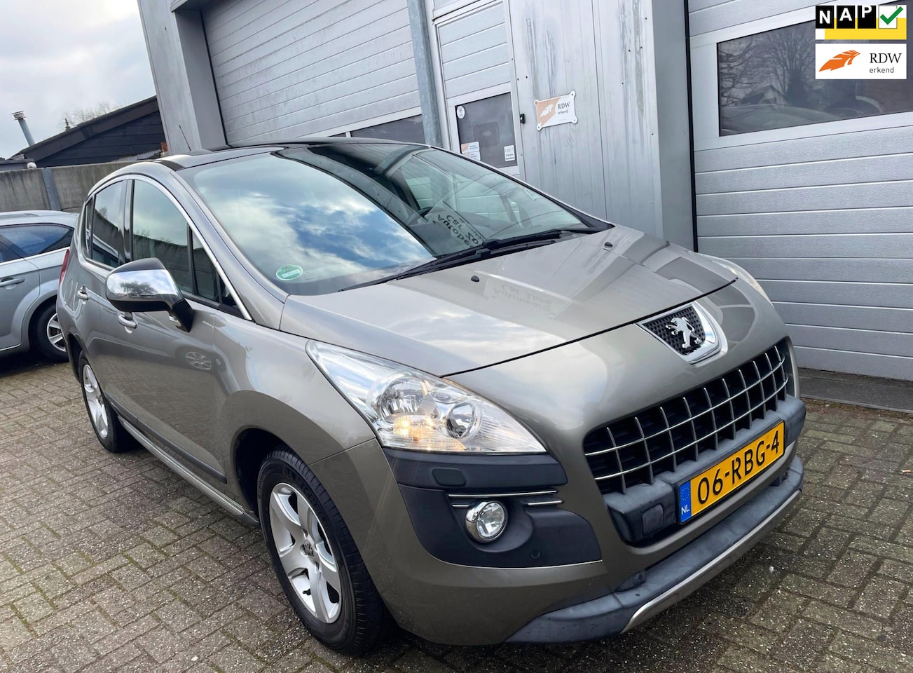 Peugeot 3008 - 1.6 THP-Panoram-Navi-Clima-Cruis-Trekhak-Nw APK - AutoWereld.nl