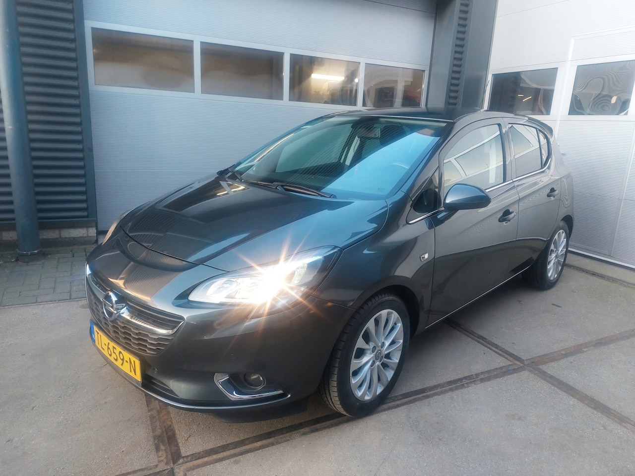 Opel Corsa - 1.0 Turbo Online Edition 5deurs Airco Navigatie Camera 8-2018 - AutoWereld.nl