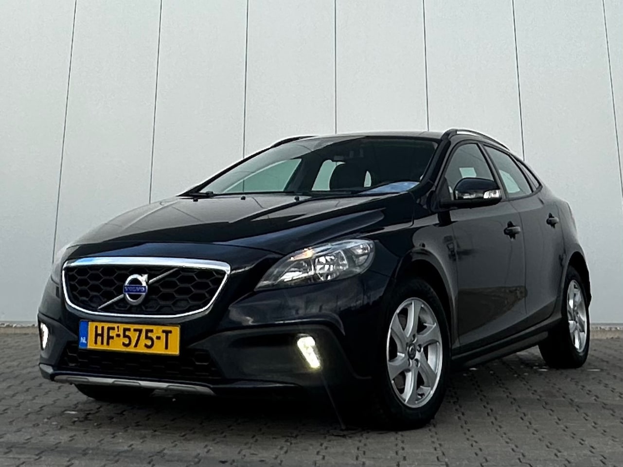 Volvo V40 Cross Country - 1.6 D2 Momentum 1.6 D2 Momentum - AutoWereld.nl