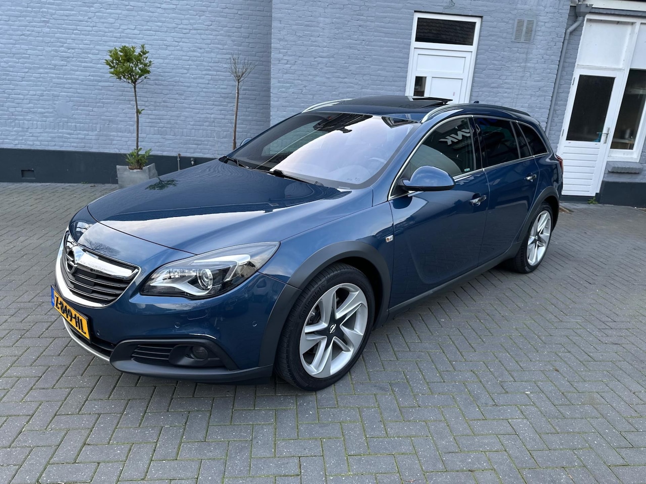 Opel Insignia Sports Tourer - 2.0 T | 4x4 | PANO | LEER | CAMERA | BOMVOL | - AutoWereld.nl